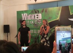 魔法坏女巫：特别节目,特别节目——魔法新篇章，传奇再续